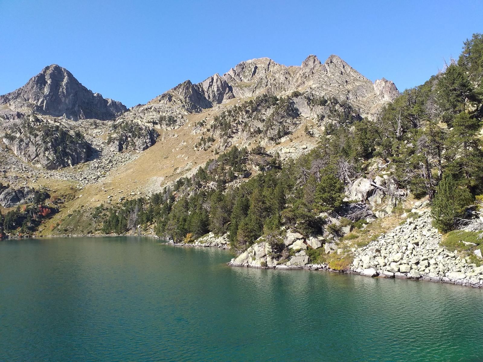 Estany i muntanyes del Pallars Sobirà